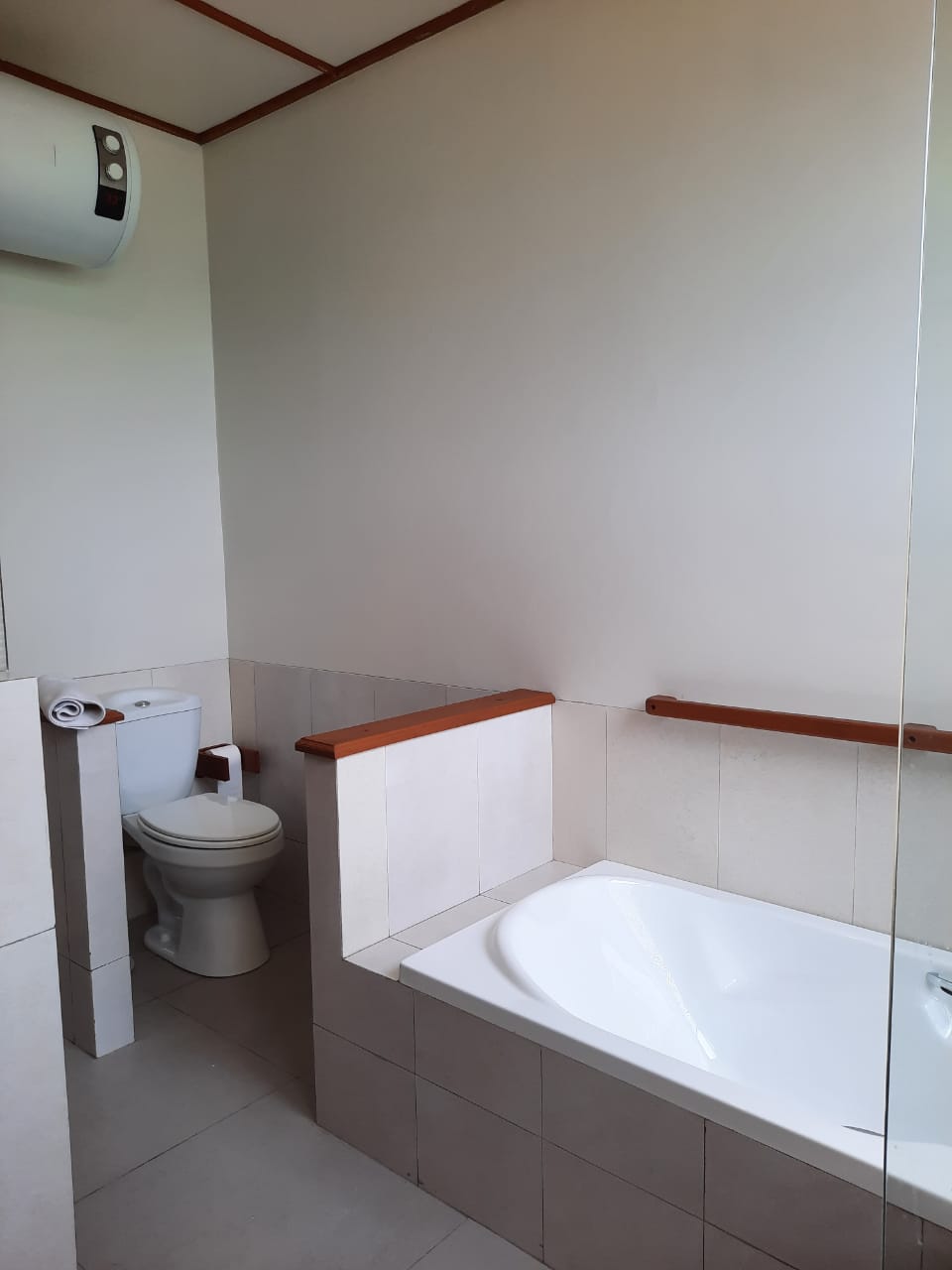 Kamar Triton Cottage 3p di Legon Waru Cottage & Resort (Pinggir Pantai View Laut)